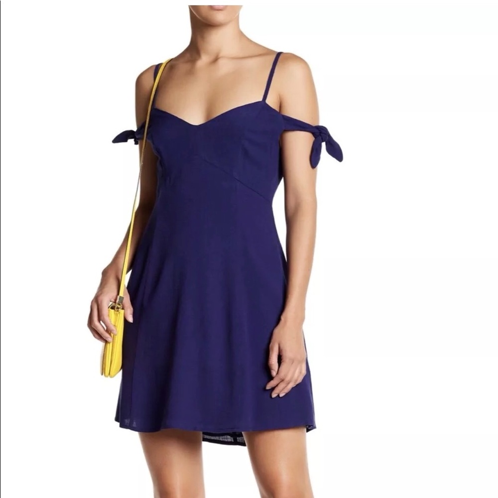 ASTR The Label shoulder tie v neck dress navy blue